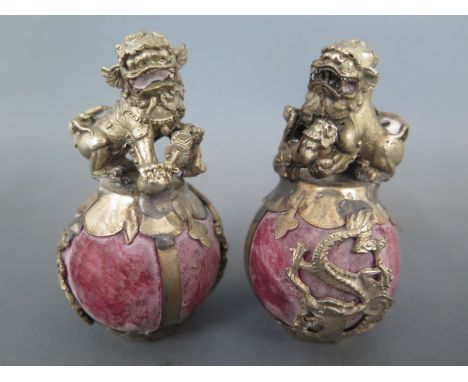 A pair of Tibetan Dogs of Fo raised on red jade balls - Height approx. 6cm Condition report: Both in good order