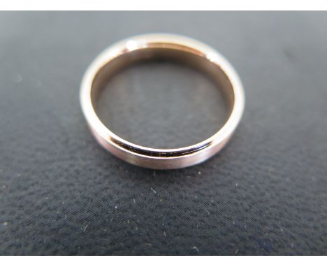 A 9ct rose gold wedding band - size R/S - Weigjht approx. 3.6gms