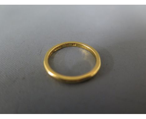 A 22ct gold band ring size J/K - approx weight 2.5 grams - generally good, some usage