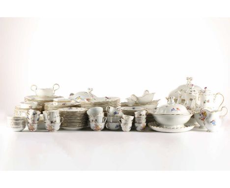 Large Meissen "Kakiemon" pattern 755(?) extensive dinner and tea service. Together with a Meissen "Kakiemon Tiger" part tea a
