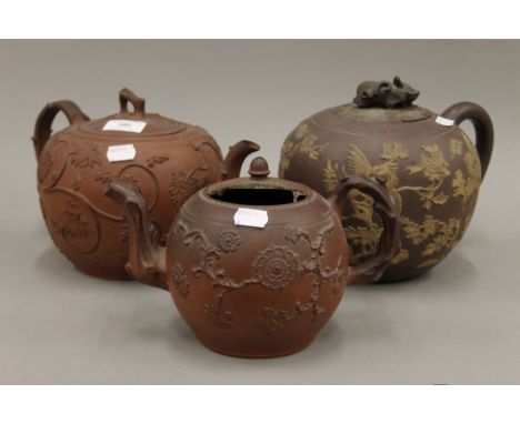 Three Elers type red clay teapots. The largest 21 cm high.