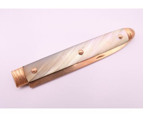 An unmarked gold bladed mother-of-pearl fruit knife. 8.5 cm long closed. 24.2 grammes total weight.