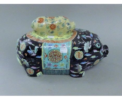 A Chinese porcelain pig tureen. 38 cm long.