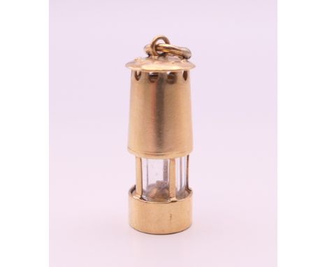 A 9 ct gold Davey Lamp miners lamp charm/pendant. 2 cm high. 2.4 grammes total weight.