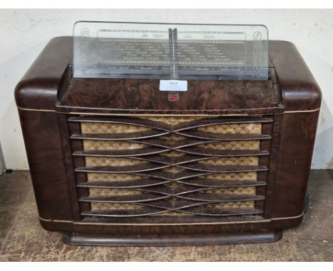 An Art Deco Bakelite radio 