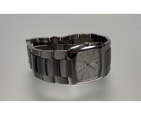 A modern Gucci stainless steel quartz wristwatch with baton hour markers and date complication model 8500M no box or papers: 