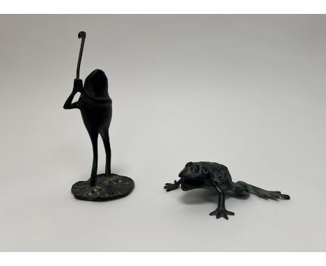 A patinated bronzed figure of a standing frog with a swinging golf club (h. 24cm), together with a seated bronzed frog (l. 14