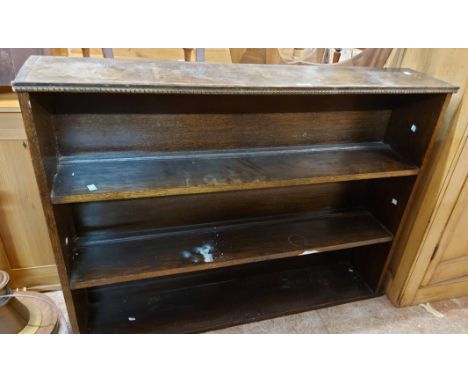 A 1.16m vintage oak three shelf open plate rack