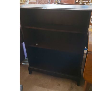 An 80cm Stag mahogany three shelf open bookcase