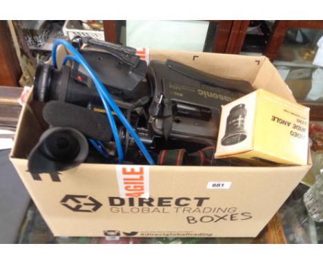 A box containing a quantity of vintage cameras, camcorder etc.