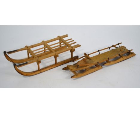 A finely-made carved wood model vintage bobsleigh with working steerage and brakes, 19 cm long, to/w a sledge (2)
