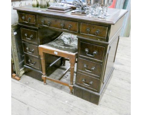 A Georgian style reproduction mahogany twin pedestal desk with green leather top fitted with nine drawers, 37" wide and a dre