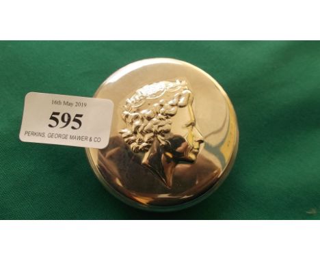Circular silver trinket box, the lid with cameo of a Queen's Head (2 1/2" diam - London 1977, 4.15oz)