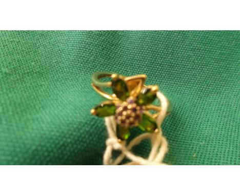 Most decorative Russian diopside and amethyst dress ring of floral design in 9ct. gold band (Size S)