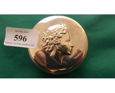 Circular silver trinket box, the lid with cameo of a Queen's Head (2 1/2" diam - London 1977, 4.15oz)