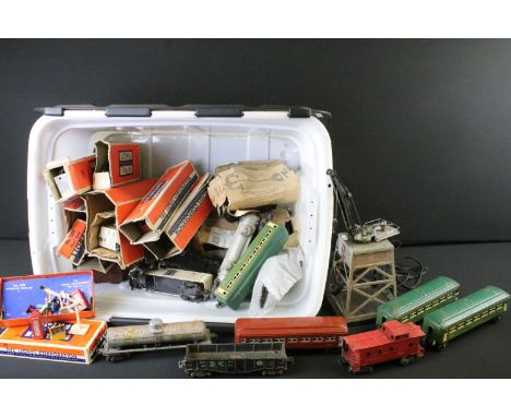 Collection of Lionel O gauge model railway to include 14 x items of rolling stock (6 x boxed examples), No 1045 Flagman, loco