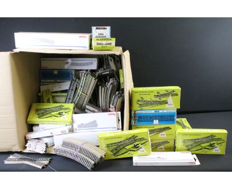 Large collection of various boxed &amp; unboxed Marklin HO gauge track to include 24236, 24613, 24611, 5128, 5117, 24430, 510