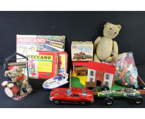 Quantity of various toys and games to include Britains Castle / Fort and Britains Farmyard together with a quantity of plasti