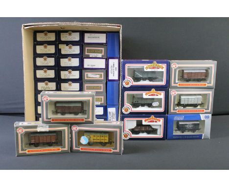 37 Boxed OO gauge items of rolling stock to include examples from Dapol and Bachmann featuring 21 x Bachmann to include 7 x 3