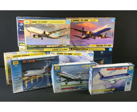 10 Boxed Zveda 1/144 plastic model kits to include 7040, 7032, 7017, 7011, 7037, 7019, 7026, 7004 (sealed), 7007, and 7009, a