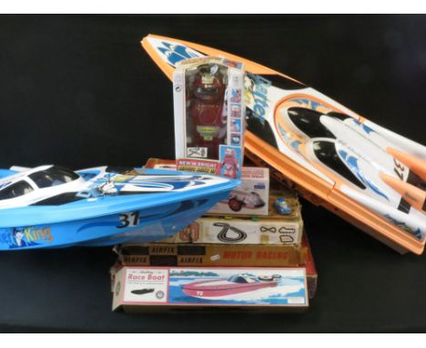 Collection of mixed toys to include 2 x boxed slot car sets (Airfix 1/32 Motor Racing &amp; Scalextric Set 41), 1 x Schylling