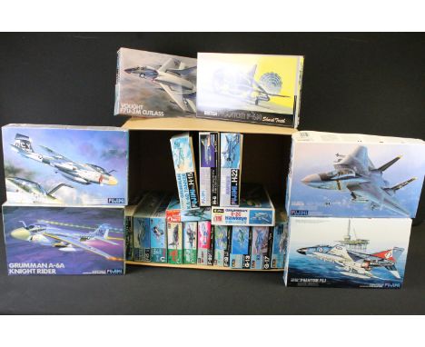 21 Boxed &amp; unbuilt 1/72 scale Fujimi plastic model kits to include 27012 Vought F7U-3M Cutlass, 27022 British Phantom FG.