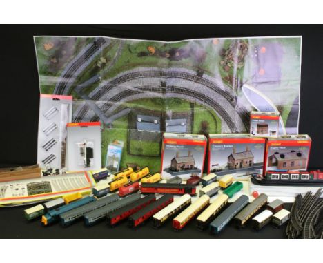 Collection of Hornby OO gauge model rail items to include locomotives, wagons, items of rolling stock, boxed Trackside access