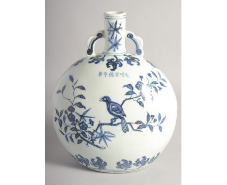 A CHINESE BLUE AND WHITE PORCELAIN TWIN HANDLE MOON FLASK, bearing six-character mark, 28cm high.