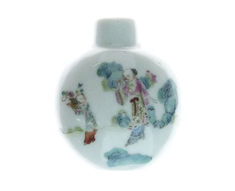 Chinese Famille Rose porcelain snuff bottle having polychrome enamelled decoration depicting figures in a landscape, red Daog