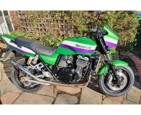 Registration No: T814 AGU Frame No: JKAZRT10CCA024015  MOT: NoneProfessional quality Eddie Lawson Replica paintworkFitted wit