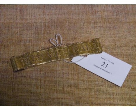 An unmarked yellow metal mesh bracelet, c. 1900, probably French, worked with the motto "Dieu Vous Garde", engine turned buck