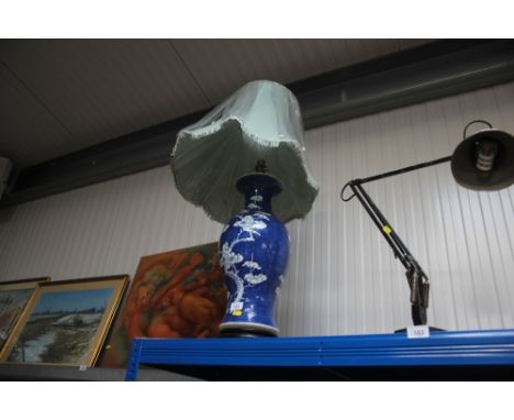 An oriental "Hawthorn" patterned table lamp and shade
