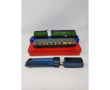 Hornby 00 gauge Battle of Britain Class Locomotive 'Spitfire' in Southern livery, Hornby A4 'Mallard' in LNER blue livery and