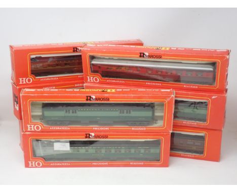 Eight boxed Rivarossi HO scale American Coaches 