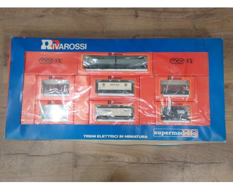 Rivarossi HO scale Goods Train Set containing 1447 Ferrovie Dello Stato E.646-027 electric Locomotive and six Wagons, boxed 