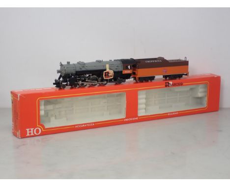 Rivarossi 1214 HO scale 4-6-2 Heavy Pacific in 'Milwaukee Road' livery, boxed 