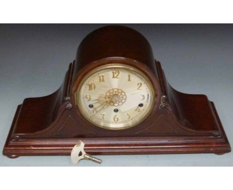 Mahogany Westminster chime mantel clock with German movement. Condition report: see terms and conditions