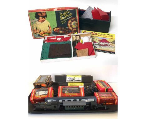 00 gauge mixed makes model railway locomotives (2) and rolling stock, also included Bayko building set. Condition report: see