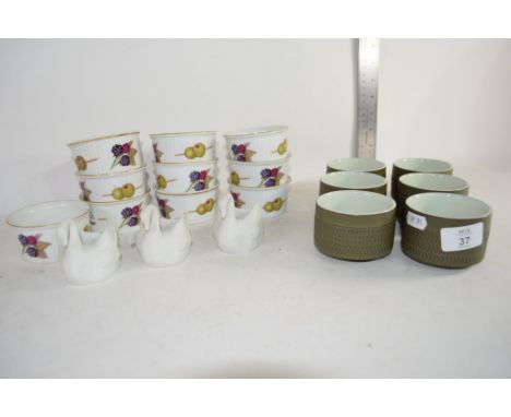 VARIOUS CERAMICS INCLUDING ROYAL WORCESTER RAMEKINS