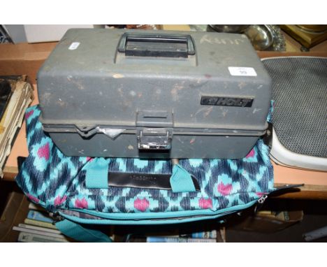 PLASTIC TOOLBOX CONTAINING VARIOUS ARTIST'S SUNDRIES