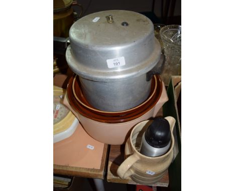 VINTAGE PRESSURE COOKER TOGETHER WITH SLOW COOKER ETC