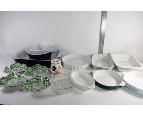 BOX: VARIOUS VINTAGE HOUSEHOLD CERAMICS