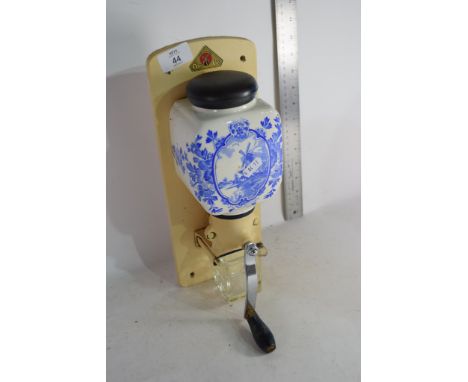 DE VE VINTAGE WALL MOUNTED GRINDER, HEIGHT APPROX 34CM