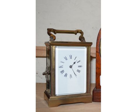 SMALL EARLY TO MID-20TH CENTURY BRASS CASED CARRIAGE CLOCK 