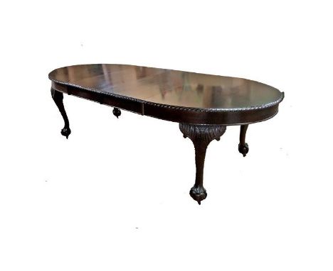 Edwardian Mahogany Chippendale Oval Extending Table with Two Leafs Excellent Condition