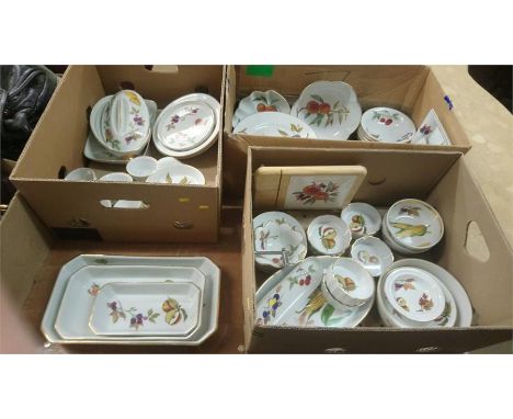 Large quantity of Royal Worcester  'Evesham'