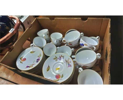 Quantity of Royal Worcester 'Evesham'