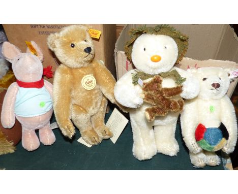 A selection of modern Steiff animals:  Snowman with Teddy Brown, limited edition, 1092/1500; a small 1905 Classic Teddy Bear;