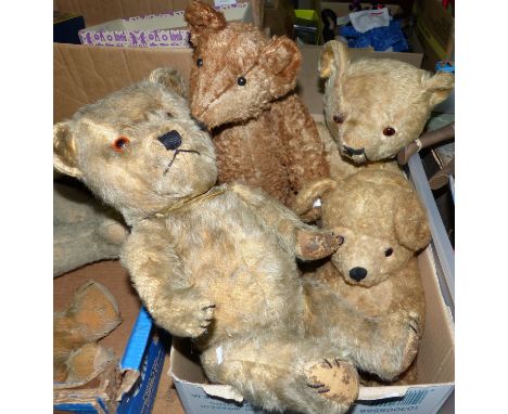 Four early / mid 20th century Teddy bears in the Steiff style (worn)