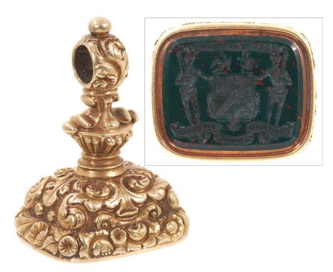 Good quality Regency gold seal, the finely carved intaglio bloodstone seal with armorial crest 'Consilio non Impetu' and 'Be 